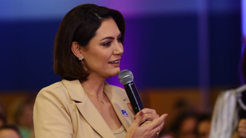 Michelle reage a críticas e diz que inclusão “está acima de ideologia”