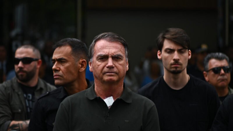 Exército nega estar com duas das oito armas de Bolsonaro apontadas pela defesa