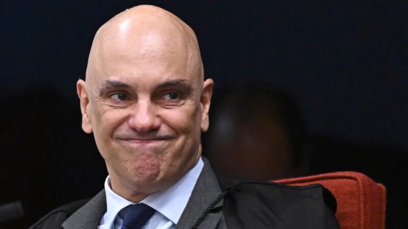 Grupo de advogados cobra OAB após Moraes impedir comunicação entre Flávio e Bolsonaro