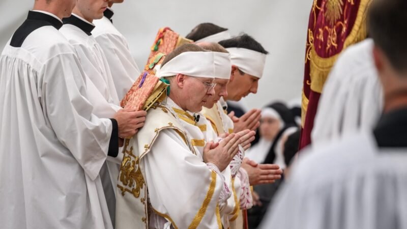 Grupo ultraconservador excomungado pelo Vaticano recorre da decisão