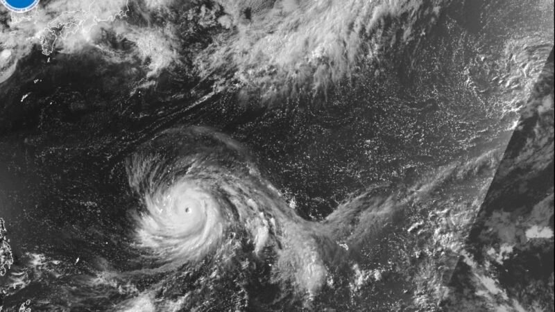 Imagem de satélite mostra supertufão se aproximando de ilha americana no Pacífico