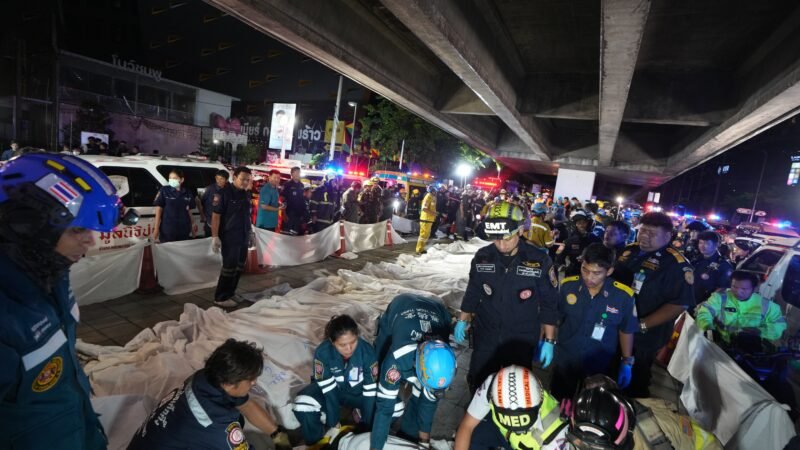 Incêndio em pub em Bangkok deixa 27 mortos; bombeiros levam meia hora para controlar chamas