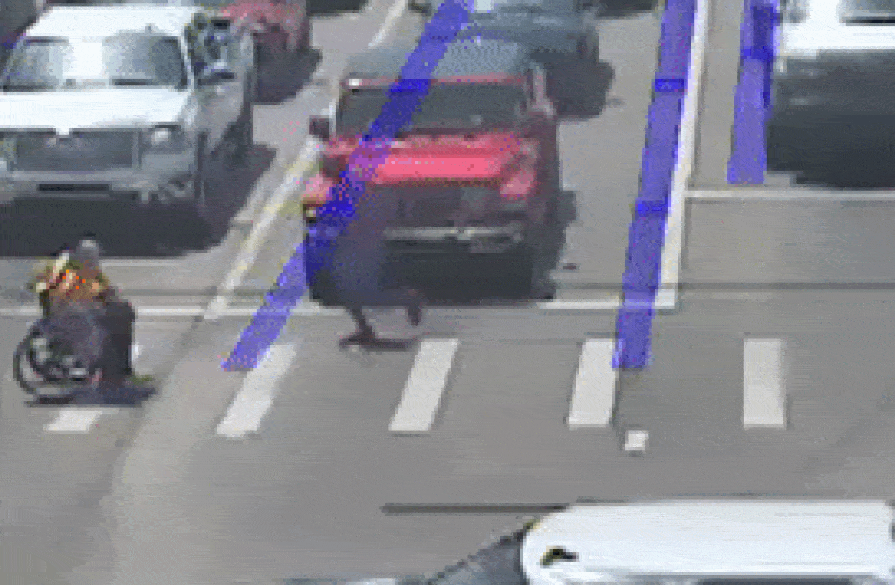 VÍDEO: ‘Homem-Aranha’ salva cadeirante e o ajuda a atravessar rua nos EUA