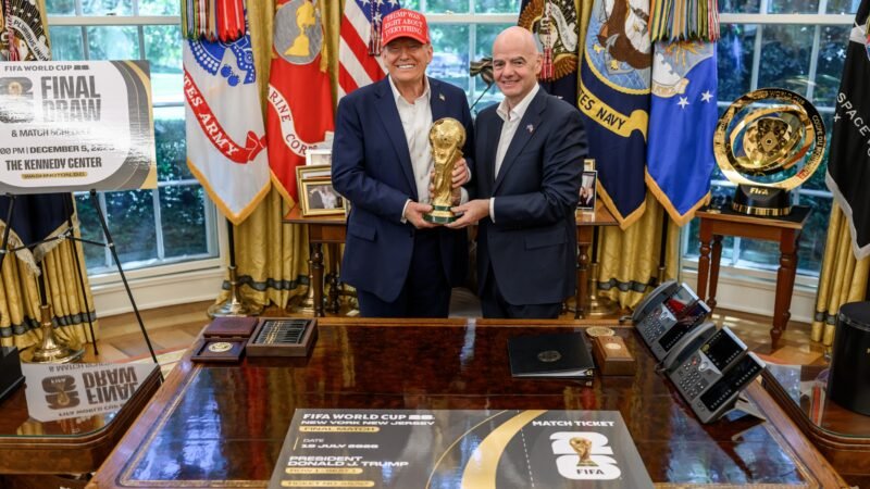 Trump conversou com presidente da Fifa para contestar expulsão de atacante dos EUA; cartão vermelho foi revogado