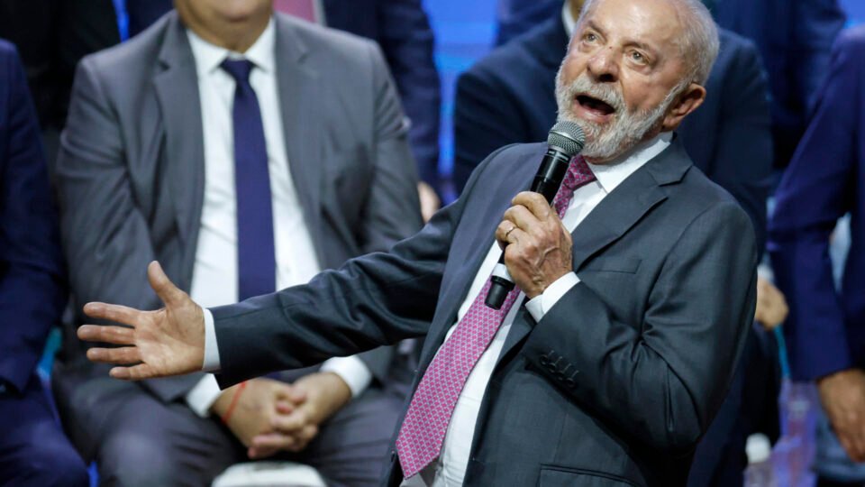 Lula reage a Trump e Milei e diz que “ninguém vai meter o bedelho nas eleições”
