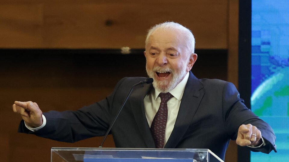 Trump tentará interferir nas eleições para ajudar “o lado de lá”, diz Lula