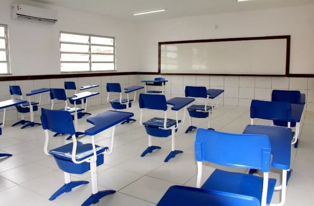 Justiça determina que INSS pague auxílio a professora que teve problemas na voz em MG