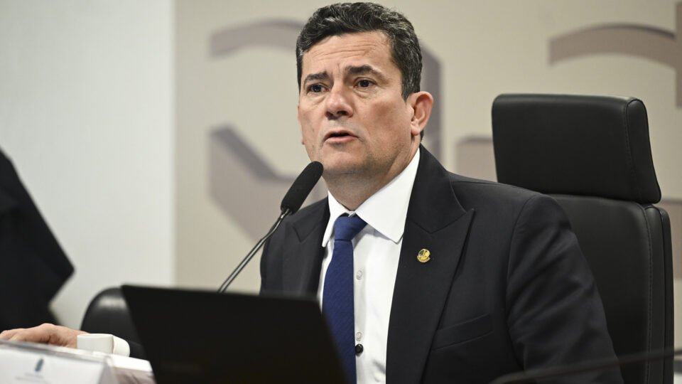 Moro diz que Flávio Bolsonaro é o único capaz de derrotar Lula