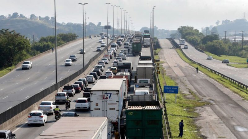 Greve de caminhoneiros? Líder da categoria anuncia paralisação nesta segunda-feira