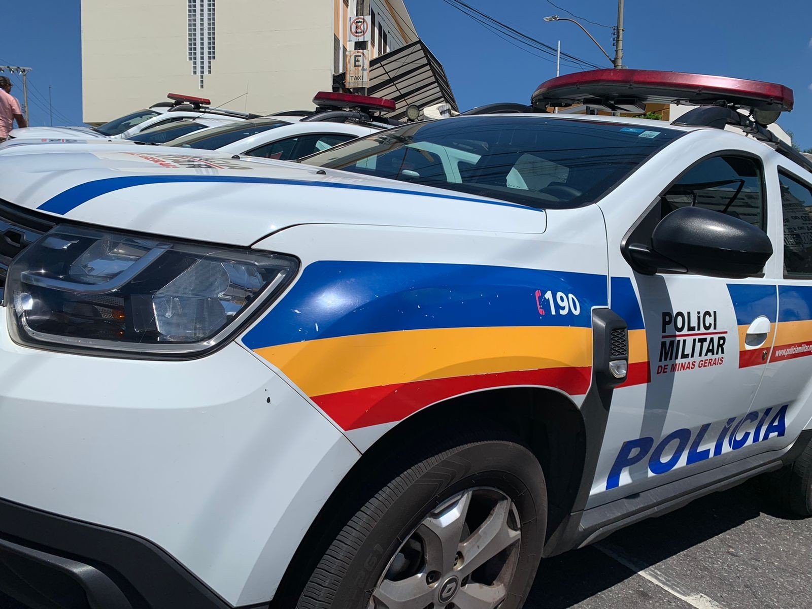 Homem é morto a tiros ao sair para trabalhar em MG