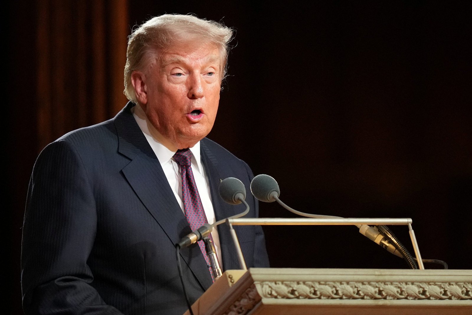 Trump publica cartaz gerado por IA com menção a 3º mandato, proibido nos EUA