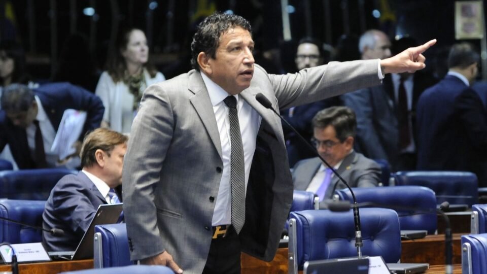 Bancada evangélica trava orçamento federal para derrubar vetos de Lula