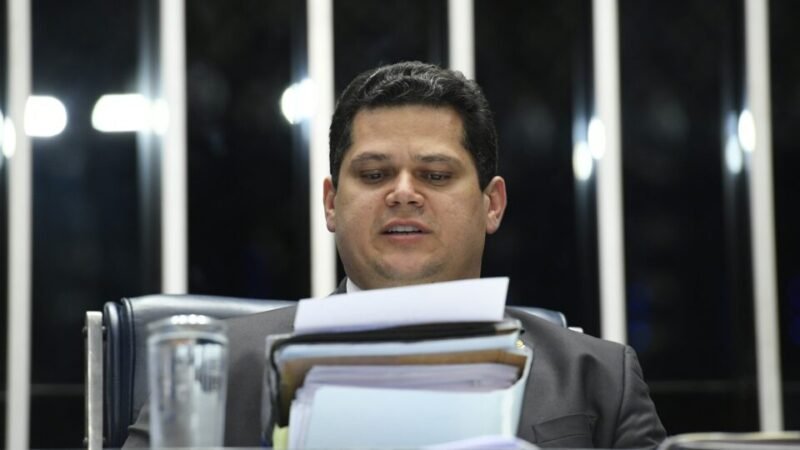 Por que as denúncias contra Davi Alcolumbre e outros senadores estão paradas?