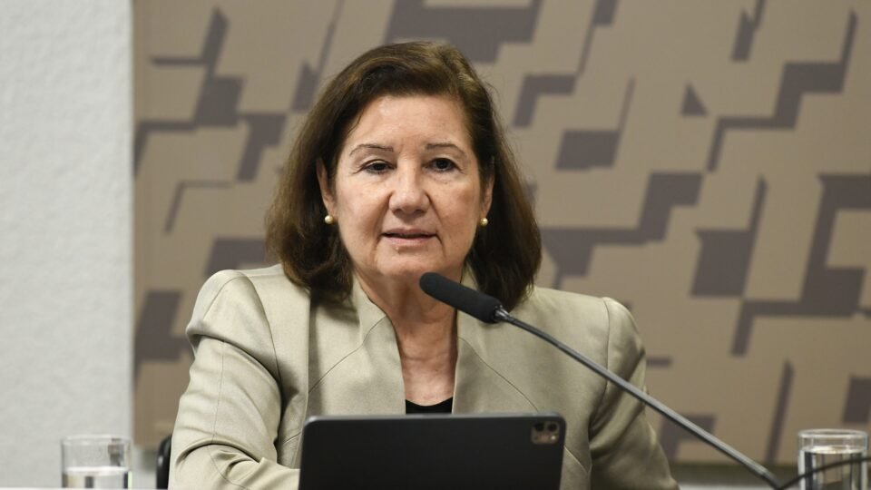 Suspensão de embaixadora agrava crise diplomática e afasta Brasil dos EUA até as eleições