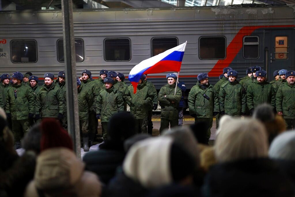Rússia quer aumentar produção de mísseis e recrutar 300 mil novos soldados para guerra na Ucrânia, afirma Zelensky