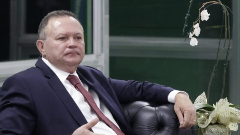 Governador do Maranhão acusa Dino de perseguição e questiona competência do STF