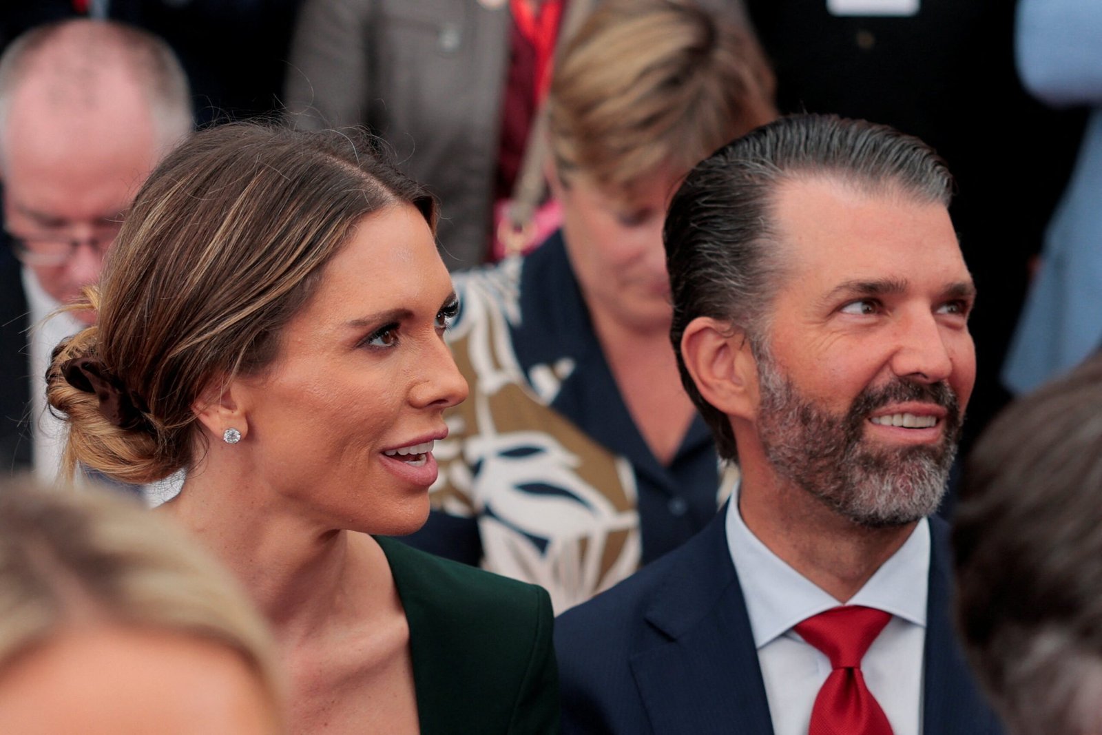 Trump diz que filho vai devolver dinheiro recebido para festa de casamento