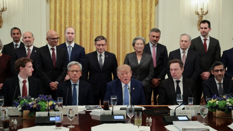 Em encontro com CEOs de IA, Trump diz que empresas vão se ‘autorregular’; veja FOTOS