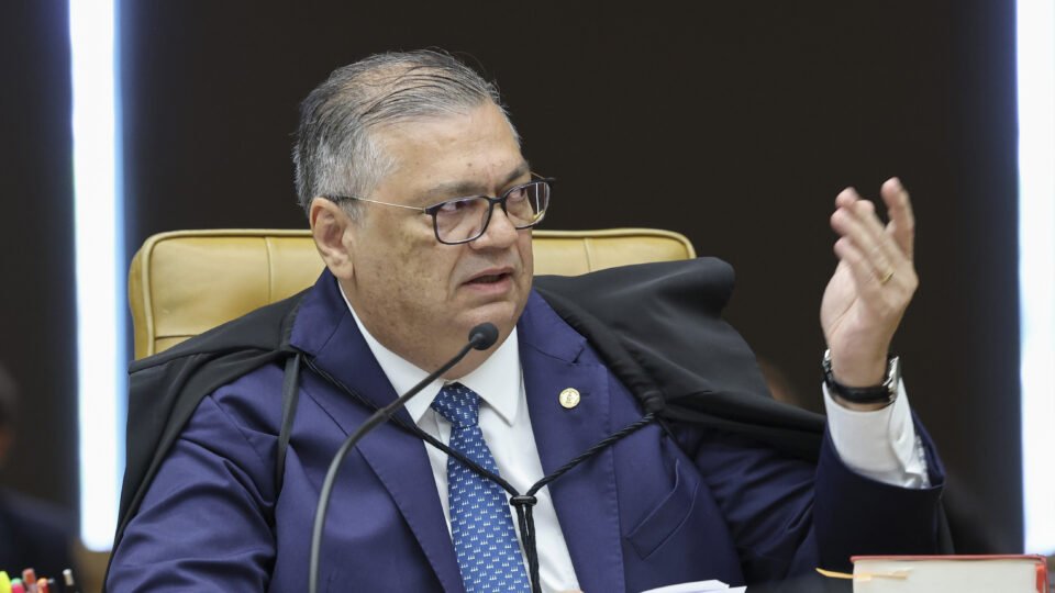 Fux anula decisão de Dino e intensifica embate entre ministros no STF
