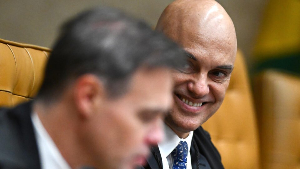 Julgamento de Moraes provoca ofensiva de ministros do STF por acesso ao celular de Vorcaro