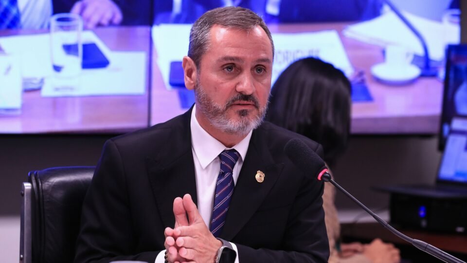 Fachin suspende ordens de Mendonça e Dino sobre o comando da Polícia Federal
