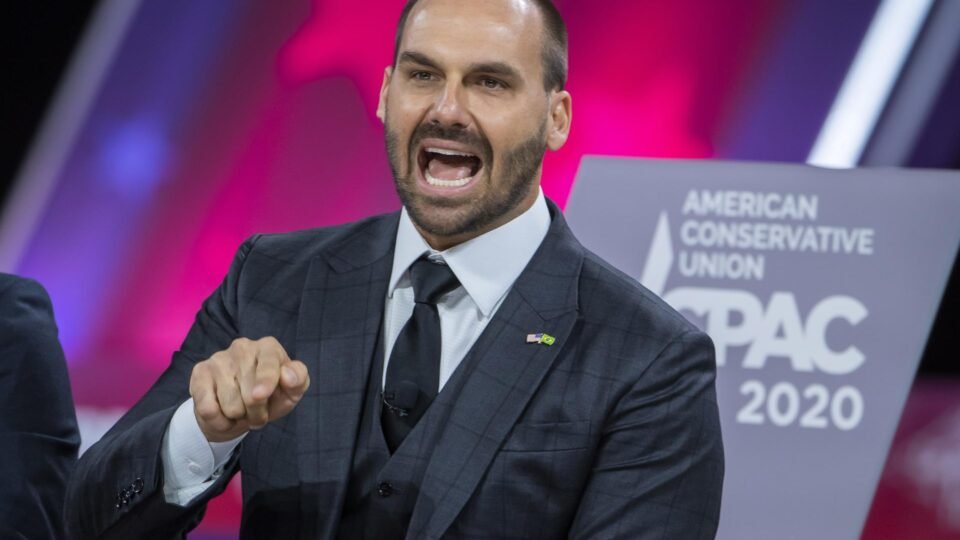 Primeira Turma do STF rejeita recurso e mantém condenação de Eduardo Bolsonaro