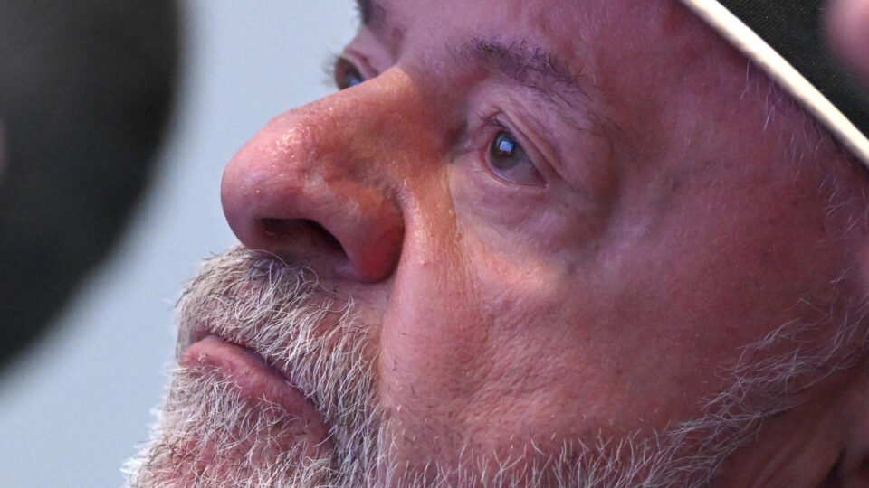 No modo “fazer o diabo” para ganhar a eleição, Lula ataca o seu próprio governo