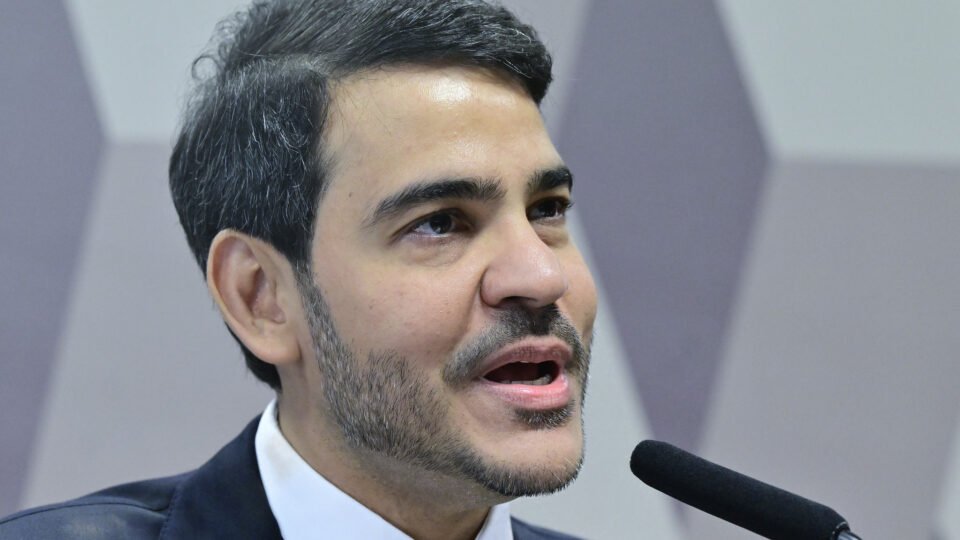 Messias celebra fim do sigilo no caso Master e cita defesa de Lula por transparência