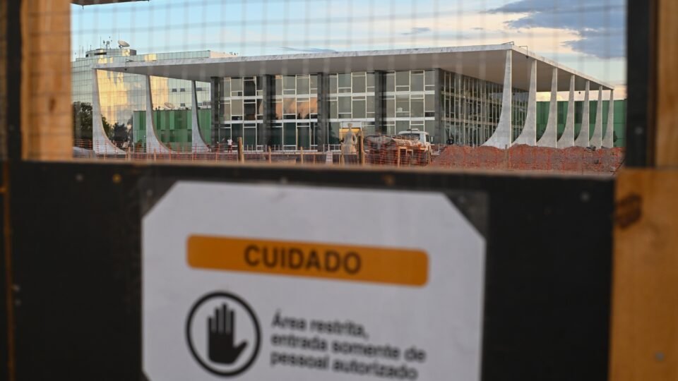 Gazeta do Povo mapeia mais de 100 candidatos ao Senado pró-impeachment de ministros do STF