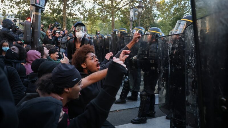 Batalha e ruas tomadas em Paris: VÍDEOS mostram confronto entre policiais e estudantes em protestos pela educação