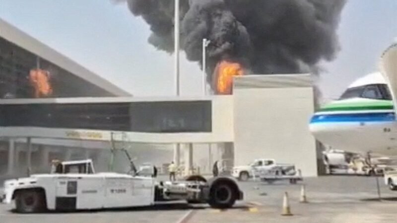Houthis anunciam novo ataque a aeroporto de Riade; governo saudita diz que destruiu míssil