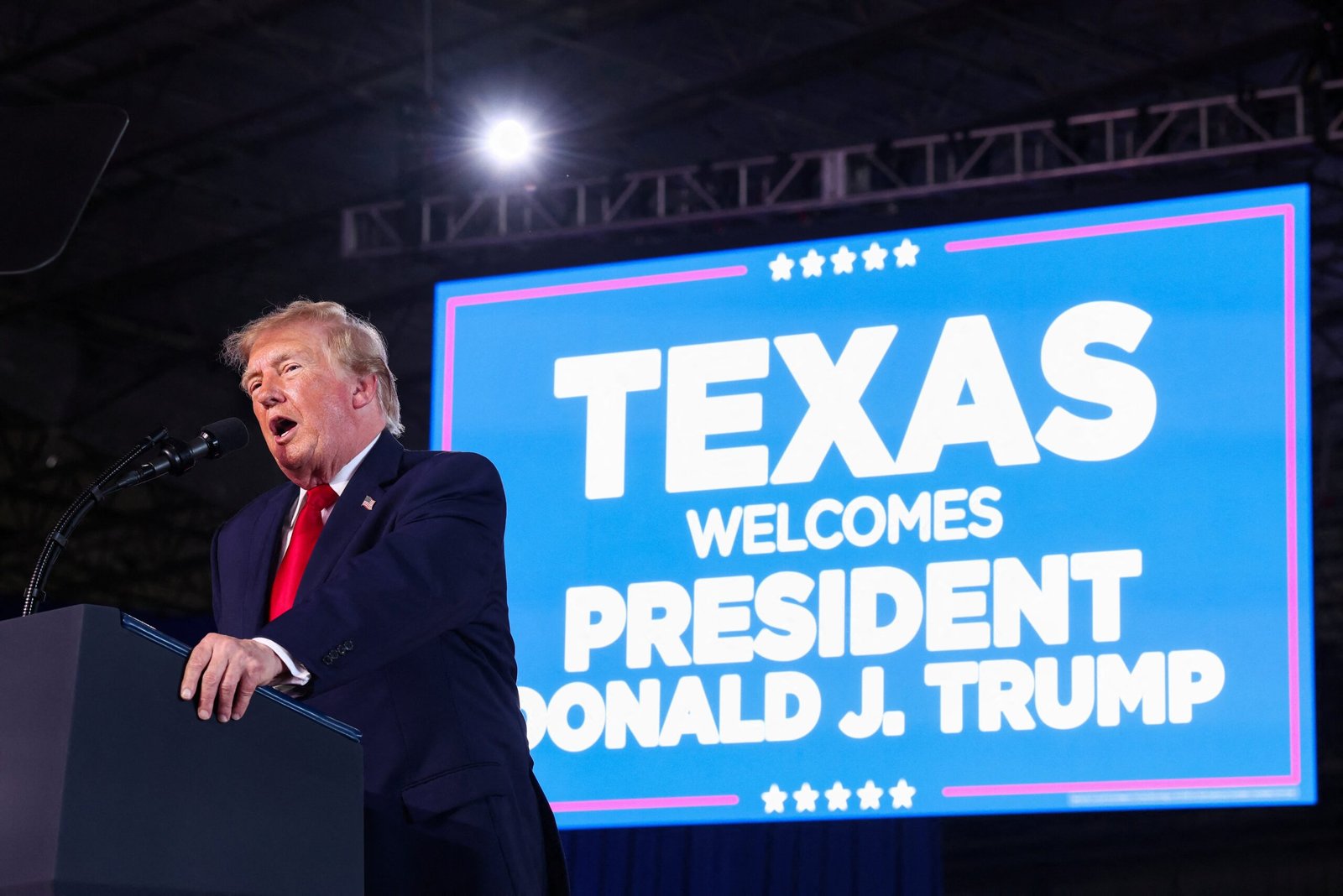 Trump volta a falar, sem provas, em fraude na eleição no Brasil
