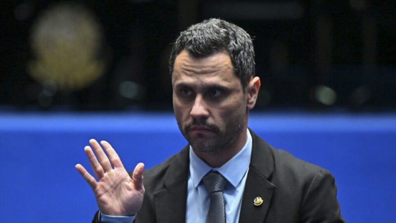 Cleitinho passa mal após discurso no Senado e cancela ato com Flávio Bolsonaro