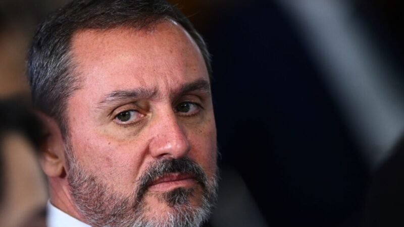 Flávio Bolsonaro pede investigação contra diretor-geral da PF por suposto uso político da corporação