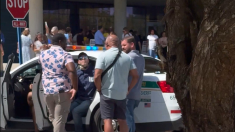VÍDEO mostra brasileiro sendo preso nos EUA após usar roupa de agente do ICE durante votação