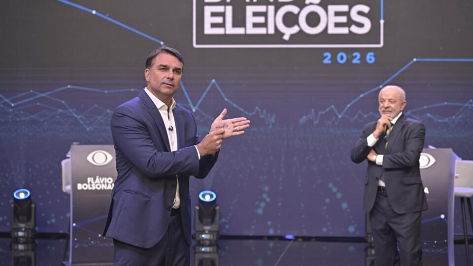 Flávio amplia exigências para abrir sigilos e cobra dados de aliados de Lula