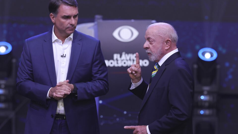 Lula pede que Mendonça seja “árbitro” da divulgação de sigilos e pressiona Flávio