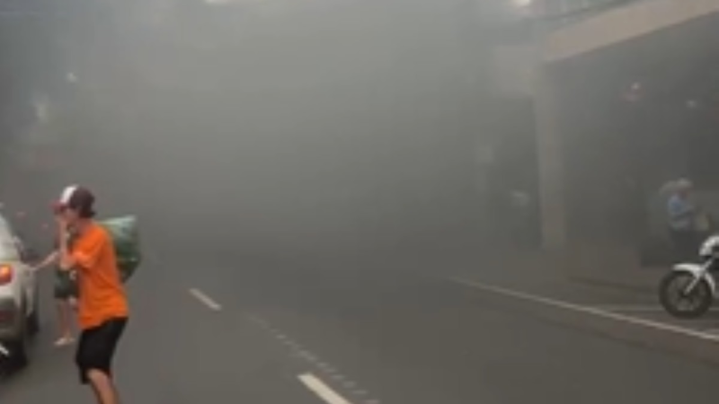 VÍDEO: Trabalhador sofre queimaduras graves durante incêndio em pastelaria em Itaúna