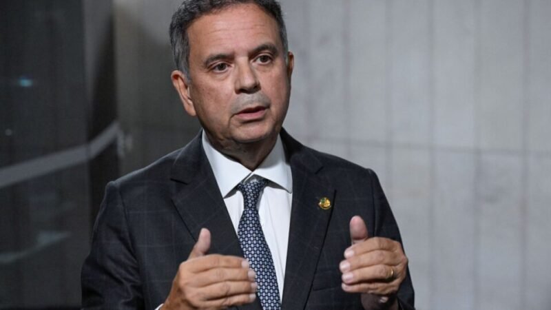 Defesa de Bolsonaro pede autorização para visita de Rogério Marinho