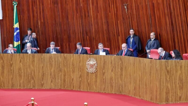 TSE confirma decisão que mandou Meta garantir igualdade entre Flávio e Lula nas redes
