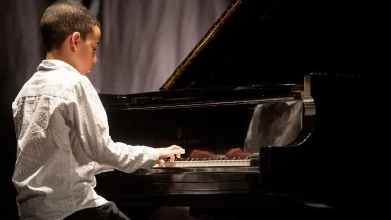VÍDEO: Aos 11 anos, pianista mineiro conquista pódios em concursos de música clássica